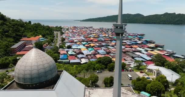 Вид Воздуха Дома Сваях Море Мечеть Городе Сандак Сабах Борнео — стоковое видео