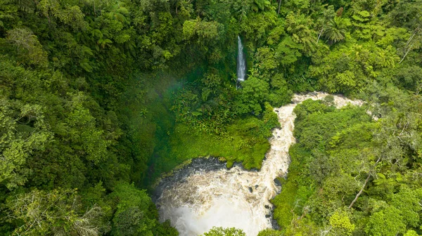 Pemandangan Udara Sungai Dan Air Terjun Antara Hutan Tropis Sumatra Stok Gambar Bebas Royalti