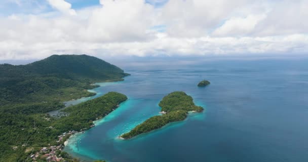 熱帯の島々との海 ああ島だ インドネシア — ストック動画