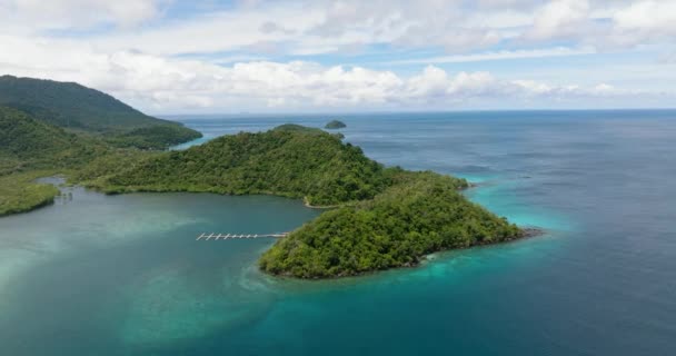 熱帯の島々と海の景色のトップビュー ああ島だ インドネシア — ストック動画