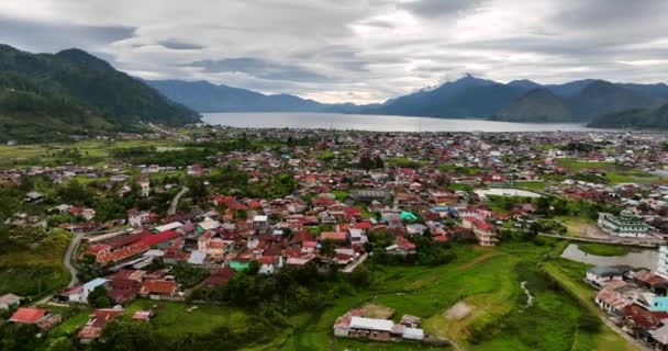 Вид Воздуха Город Такенгон Озеро Лаут Тавар Суматра Индонезия — стоковое видео