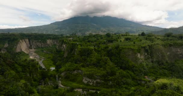 Φαράγγι Και Κοιλάδα Τροπικό Δάσος Και Όρος Singgalang Νγκαράι Σιάνοκ — Αρχείο Βίντεο