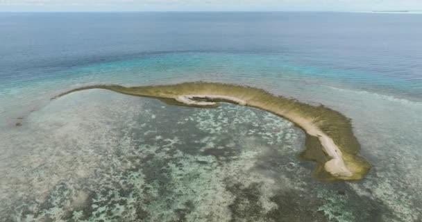 Drone Aérien Îlot Sur Récif Corallien Atoll Dans Mer Parc — Video
