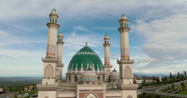 Hermosa Mezquita Contra Cielo Azul Masjid Agung Syahrun Nur Tapanuli — Vídeo de stock