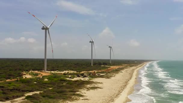 Luftdrone Vindmøllegeneratorer Sea Coastline Alternativ Vedvarende Energi Mannar Sri Lanka – Stock-video