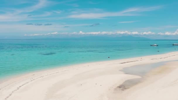 美しいビーチトップビューと熱帯の風景 熱帯のビーチの風景 フィリピンのバンタヤン島 — ストック動画