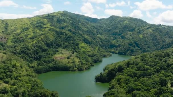 Красивое Озеро Среди Гор Тропической Растительностью Озеро Баланан Негрос Филиппины — стоковое видео