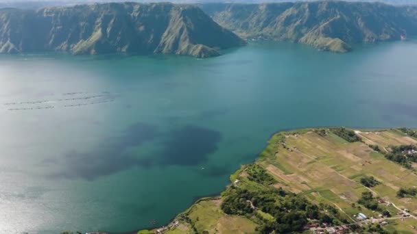 Toba Adasının Tropik Manzarası Sumatra Dağlarındaki Samosir Adası Endonezya — Stok video