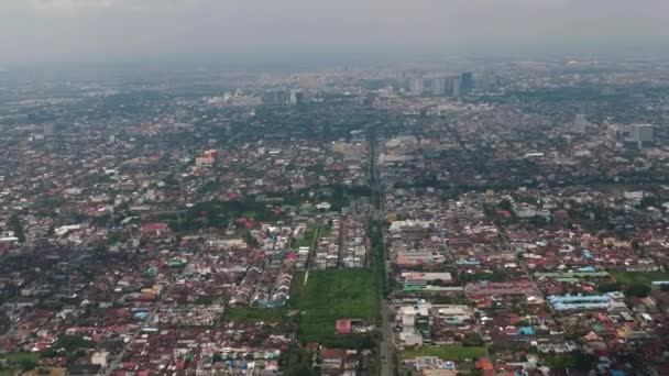 Flygdrönare Medan Stad Med Bostadsområden Och Hus Sumatra Indonesien — Stockvideo