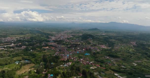 Berastagi Kasabası Güzel Karo Dağlık Arazilerindeki Tarım Arazilerinin Arasında Sumatra — Stok video