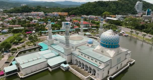 Vista Aérea Hermosa Mezquita Ciudad Bandaraya Ciudad Kota Kinabalu Sabah — Vídeos de Stock