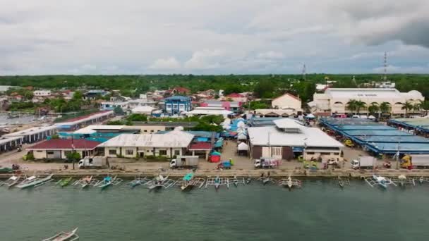 Vista Aérea Cidade Beira Mar Com Cais Barcos Ilha Bantayan — Vídeo de Stock