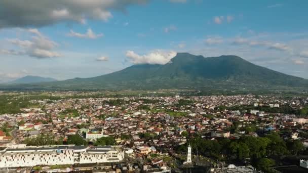Stad Bukittinggi Berg Marapi Een Klokkentoren Jam Gadang Sumatra Indonesië — Stockvideo