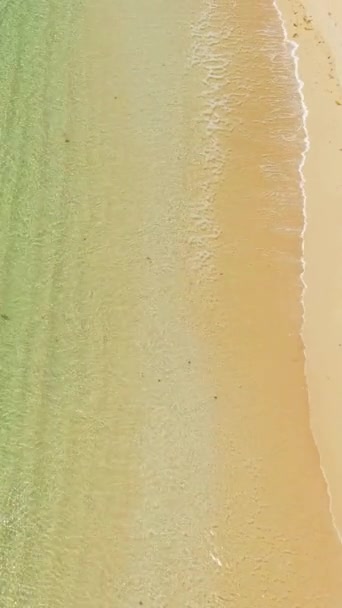 Veduta Aerea Della Spiaggia Sabbia Del Mare Surf Con Onde — Video Stock