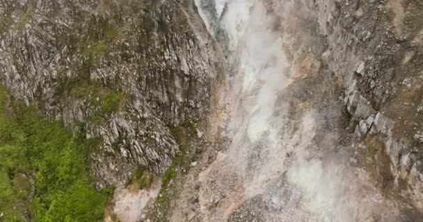 Sibayak火山的空中无人驾驶飞机 带有蒸气状硫磺气孔 印度尼西亚苏门答腊 — 图库视频影像