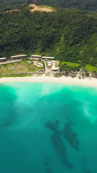 Морской Пейзаж Тропическим Песчаным Пляжем Голубым Океаном Pagudpud Ilocos Norte — стоковое видео