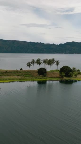 Εναέρια Drone Της Λίμνης Toba Είναι Μια Μεγάλη Φυσική Λίμνη — Αρχείο Βίντεο