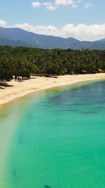 美丽的热带海滩和蓝色的大海 Pagudpud Ilocos Norte 菲律宾 — 图库视频影像