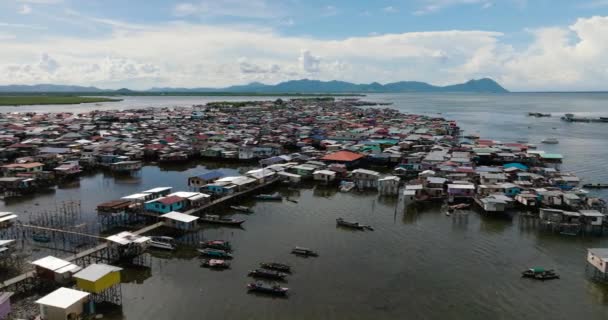 Suda Balıkçıların Çiftçilerin Geleneksel Evleri Borneo Daki Fakirlerin Evleri Semporna — Stok video