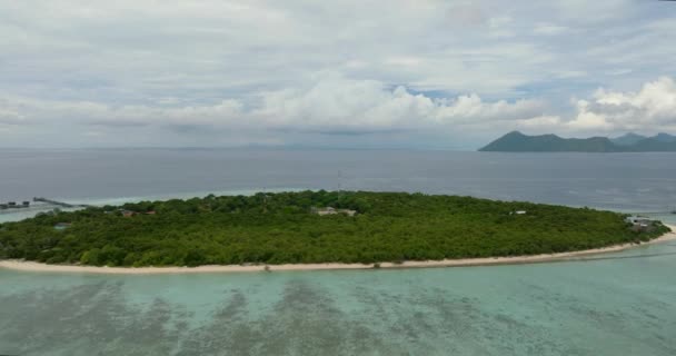 Νησί Και Ατόλη Κοραλλιογενή Ύφαλο Νησάκι Pom Pom Θαλάσσιο Πάρκο — Αρχείο Βίντεο