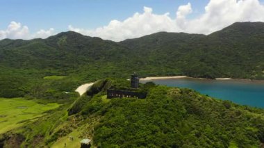 Burundaki eski İspanyol deniz feneri. Engano Burnu. Palaui Adası. Santa Ana Filipinleri.