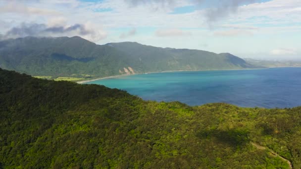 Drone Aereo Paesaggio Montano Con Cime Montuose Coperte Foresta Piste — Video Stock
