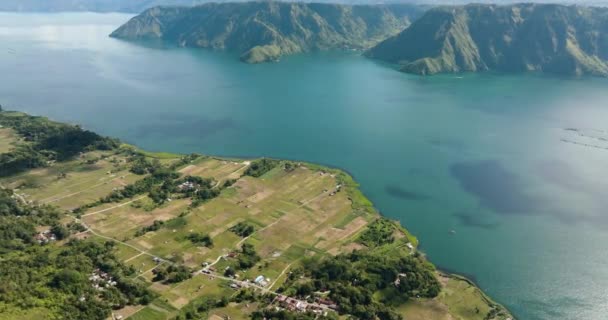 Vista Aérea Isla Toba Isla Samosir Las Montañas Sumatra Países — Vídeo de stock