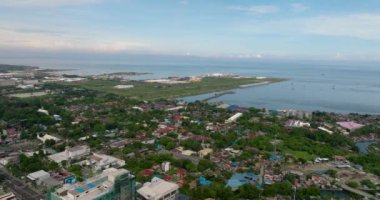 Bacolod şehrinin en üst düzey manzarası, Negros Occidental eyaletinin başkentidir. Filipinler.