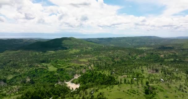 Vista Aérea Las Laderas Montaña Con Selva Tropical Tierras Agrícolas — Vídeo de stock