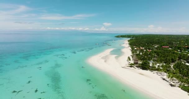 トロピカルサンディビーチと青い海の空中ビュー バンタヤン島 フィリピン ビーチ — ストック動画