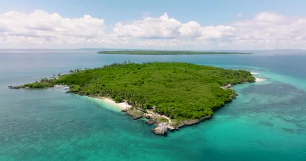 在热带有海滩的岛上的空中无人飞机 菲律宾维尔京群岛 — 图库视频影像