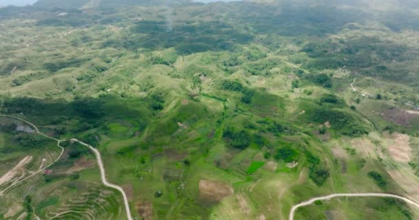 Dron Aéreo Campo Con Tierras Agrícolas Las Montañas Colinas Libo — Vídeo de stock