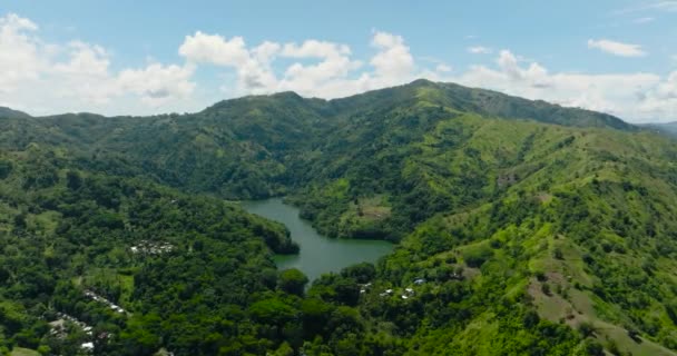 Drone Aereo Lago Tra Montagne Con Vegetazione Tropicale Lago Balanan — Video Stock