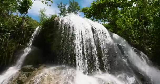 Bela Cachoeira Vista Floresta Tropical Cima Lusno Falls Cebu Filipinas — Vídeo de Stock