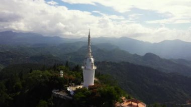 Ambuluwawa çok dinli tapınak ve biyolojik çeşitlilik kompleksi. Gampola, Sri Lanka.
