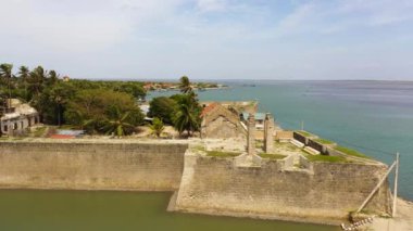 Mannar Fort Mannar Adası, Sri Lanka üzerinde yer alır. Fort Portekizce tarafından inşa edilmiş, daha sonra Hollandalı ve İngiliz düştü.