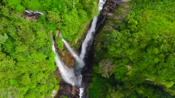 Wasserfall Regenwald Dschungel Drohne Von Puna Ella Falls Sri Lanka — Stockvideo