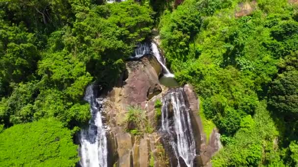Bella Cascata Nella Foresta Pluviale Vista Dall Alto Hunnasgiriya Sri — Video Stock