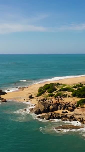 Güzel Kumlu Sahil Dalgalı Deniz Sörfü Viski Puanı Sri Lanka — Stok video