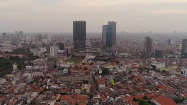 Aerial Cityscape Nowoczesne Miasto Surabaya Drapaczy Chmur Budynków Domów Zachód — Wideo stockowe