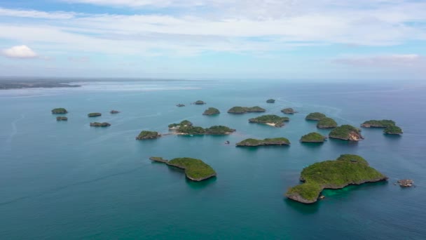 Isole Acque Blu Ricoperte Vegetazione Con Spiagge Baie Dove Riposano — Video Stock