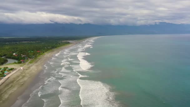 Песчаный Пляж Океанские Волны Вид Воздуха Береговая Линия Гостиницами Туристами — стоковое видео
