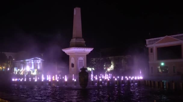 Танцующие Фонтаны Красочным Освещением Освещением Лазерное Шоу Город Виган Илокос — стоковое видео