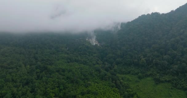 Ladera Del Volcán Sibayak Activo Entre Selva Bosque Tropical Paisaje — Vídeo de stock