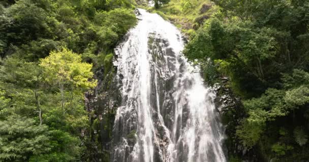 Luftdrohne Des Wasserfalls Regenwald Drohne Von Efrata Falls Sumatra Samosir — Stockvideo