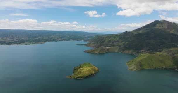 Εναέρια Drone Της Λίμνης Toba Βρίσκεται Στο Βόρειο Τμήμα Της — Αρχείο Βίντεο