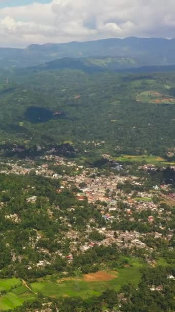 Uitzicht Vanuit Lucht Bergvallei Met Een Stad Landbouwgrond Gampola Town — Stockvideo