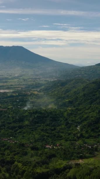 Αεροφωτογραφία Της Πόλης Του Μπουκιτίνγκι Στην Κοιλάδα Νωρίς Πρωί Σουμάτρα — Αρχείο Βίντεο