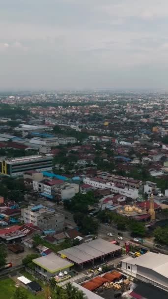 Drone Aérien Medan Avec Des Bâtiments Des Rues Denses Sumatra — Video