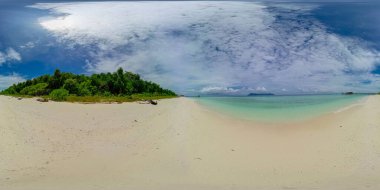 Güzel bir plajı olan tropik bir manzara. Malezya. Pompom Adası. VR 360.